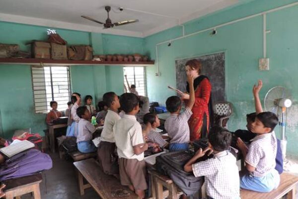 German volunteer in class.